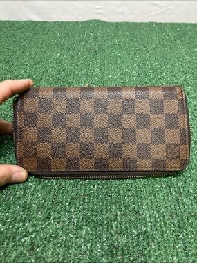 Designer Inspired Checkered Zip Wallet (OKPM-05-007)